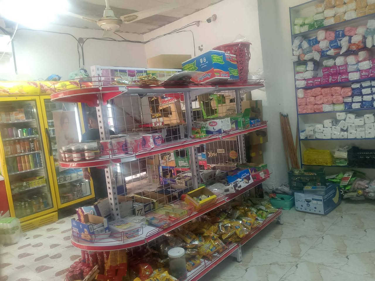 بسم الله الرحمن الرحيم هيكل مع محل للبيع بلا وافدين ثالث على شارع 15 له تصل على رقم ***********
