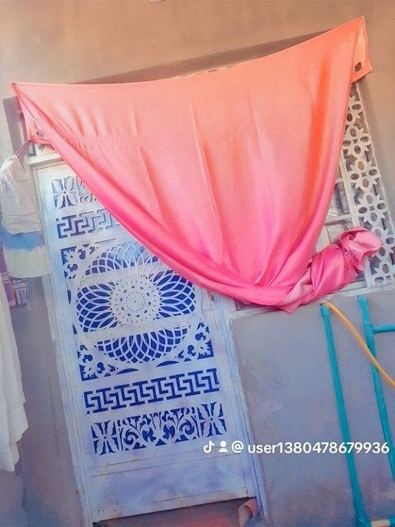 بيت للبيع زراعي عالشارع العام وراء العمارات السكنيه الجديده على طريق سيد هاشم بالحمد مساحه البيت 100 متر غرفه نوم وصاله ومطبخ استقبال صحيات بس استقبال بعد ما كامله الاتصال على الرقم سعره مناسب ***********
