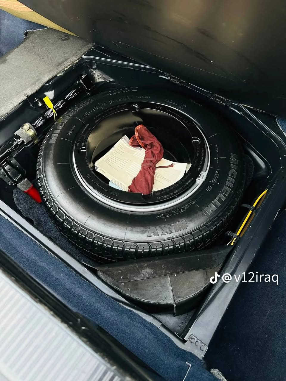 سياره مارسدس موديل 87 سياره جاهزه من دعاميه ل دعاميه مابيها قطرة صبغ سياره فتحه كهربايات فول عنوان بغداد ابو غريب الشهداء الرقم *********** رقم الثاني ***********
