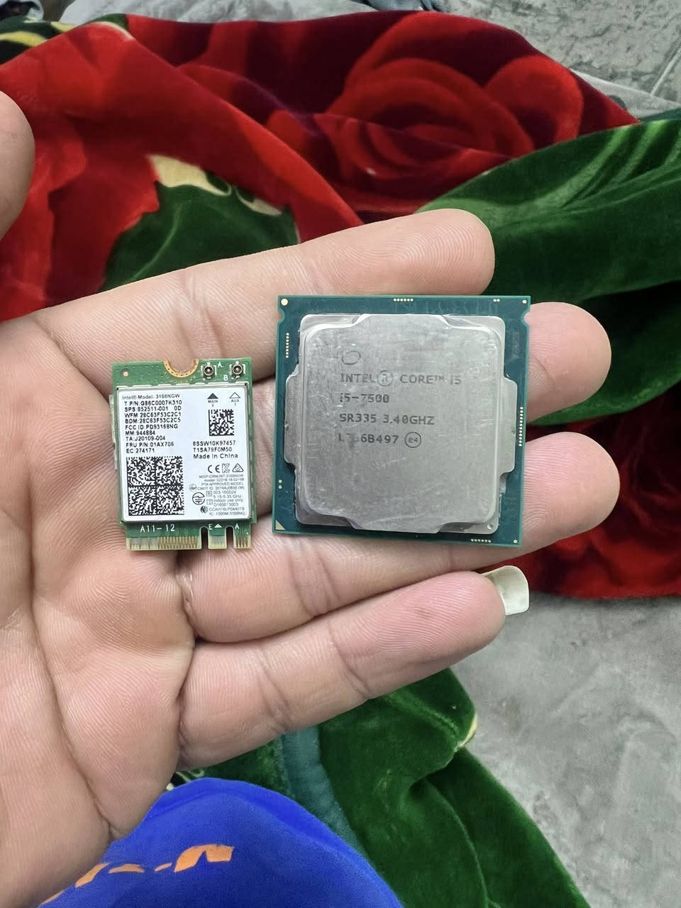 السلام عليكم شلعه كامله للبيع 
تفاصيل رام حاسبه 8 كيكا تردد 2666
معالج i5.7500+كرت وي فاي 
كرت 710 مديتعرف 
يده ستيل سيريس للايفون فقط شغاله
كيبورد ريد دراكون شغال بس يردله ضبط 
كامره فول اج دي 
محاكي طيران لوجتك 
معالج وفان قديمات 
هارد 160 شغال


**إذا كنت صاحب هذا الإعلان وتريد حذفه لأي سبب، رجاءا أرسل رسالة إلى الدعم الفني**