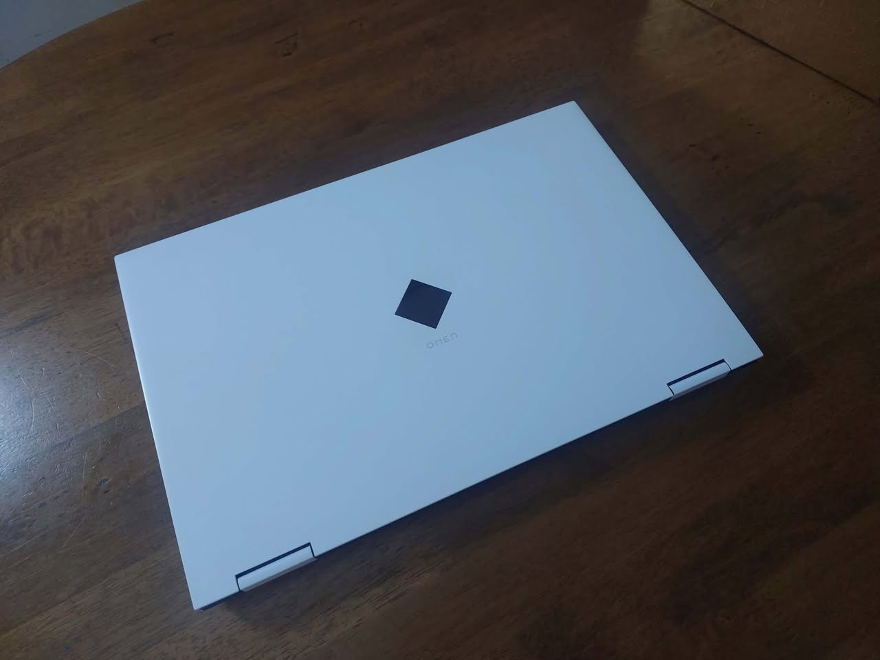 السلام عليكم..***********.. تحفة الكترونية  خاصه وفريده ونضيفة جداا جدا
من شركة hp نوع OMEN  ✌️
من  افضل انواع اللابتوبات بلون وشكل مميز جدا  ...شاشة حجم 16 💁دقة  2K ( ضعف دقة ال FUL HD) بتردد 165 هرتز نوع IPS الوانها طبيعية مشبعة  ...كرت شاشة خارجي منفصل نيفيدا RTX3070 كرت قوي جدا اقوى من  RTX4060 ... 😴
معالج كور اي 7 الجيل الحادي عشر (11) من فئة H اقوى فئات المعالجات ...ذاكرة خزن ضخمة هارد حجم تيرا 1000 كيكا نوع NVME SSD ..رام حجم 16  كيكا بتردد 3200 اعلى تردد بال DDR4 ...كيبورد ضوئي ملون RGB تكدر تتحكم بالوانة ...اللابتوب نظيف جدا كأنما جديد  ...ملائم لكل المونتاج القوي والالعاب والبرامج الهندسية القوية والتصميم والدراسة والاعمال أنت عندك كنز صغير 
HP OMEN 16
من الصور واضح:
معالج i7-11800H
كرت شاشة RTX 3070 Laptop 8GB
رام 16GB
جهاز فئة قوية مو عادي.
هاي مواصفات ناس تشتغل:
مونتاج احترافي
تصميم 3D
برمجة
ذكاء اصطناعي
تداول احترافي
صناعة محتوى ثقيل
وغيرها مكانه بغداد السعر 975 $ دولار
