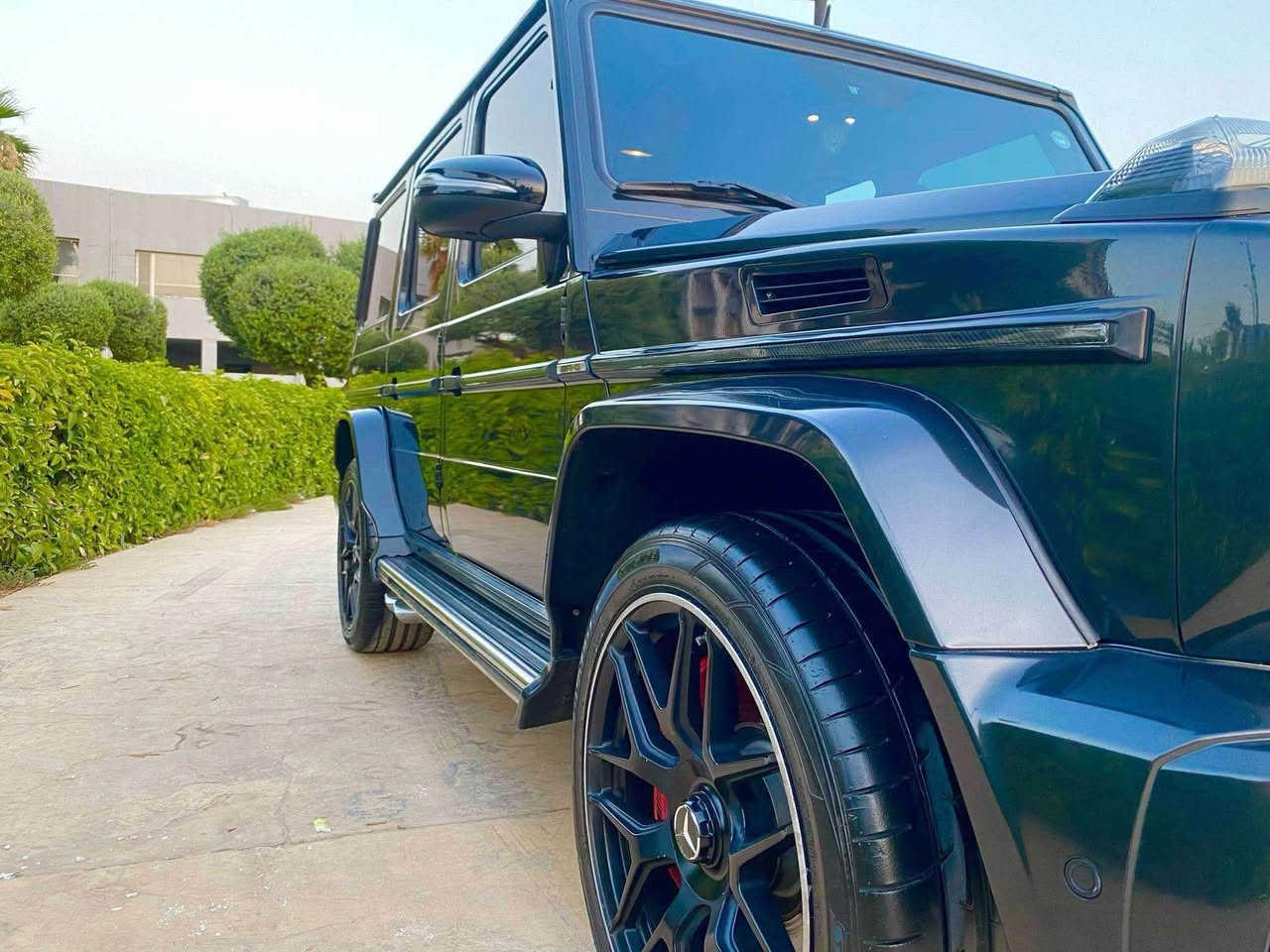 خليجي 

G class 63 amg أصل

V8 biturbo

السيارة محدثة 2022 

وقطعها الأصلية موجودة بدون صبغ 

انطيها مع السيارة 

ماشية 165 الف كيلو متر 

محرك كير ما مفتوح كلو بشرط 

تخم تاير جديد  مشدود

بدون نقص أي شي 

سيرفز كامل مسوي 

السعر 435
بيع او مراوس 

للاستفسار *********** أربيل, العراق
