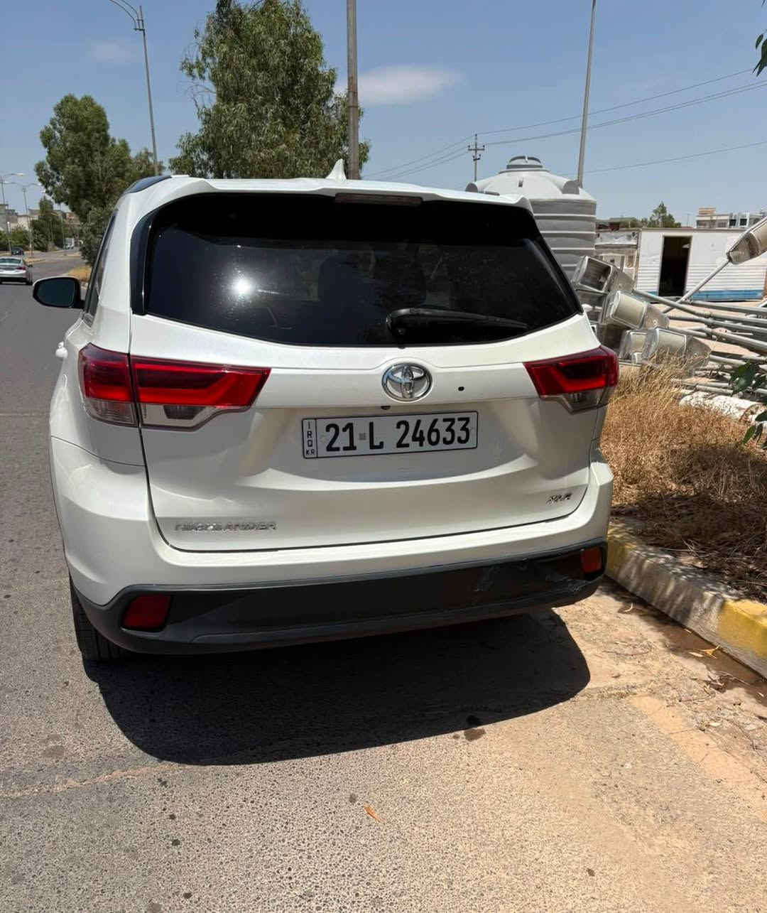 هايلاندر ٢٠١٨ xle
فووول مواصفات
محرك ٦ سلندر افيلون

بيها بس بنيد صبغ بدون ايرباگ مع مكانين زغير بارد
ماشية ١٣٠
شينكة سنوية كلها جديد بسمي سياره
 سعر كلش مناسب
٢٣٤ و بيها مجال 
مكان سياره كركوك

رقم موبايل ***********
*********** كركوك, العراق
