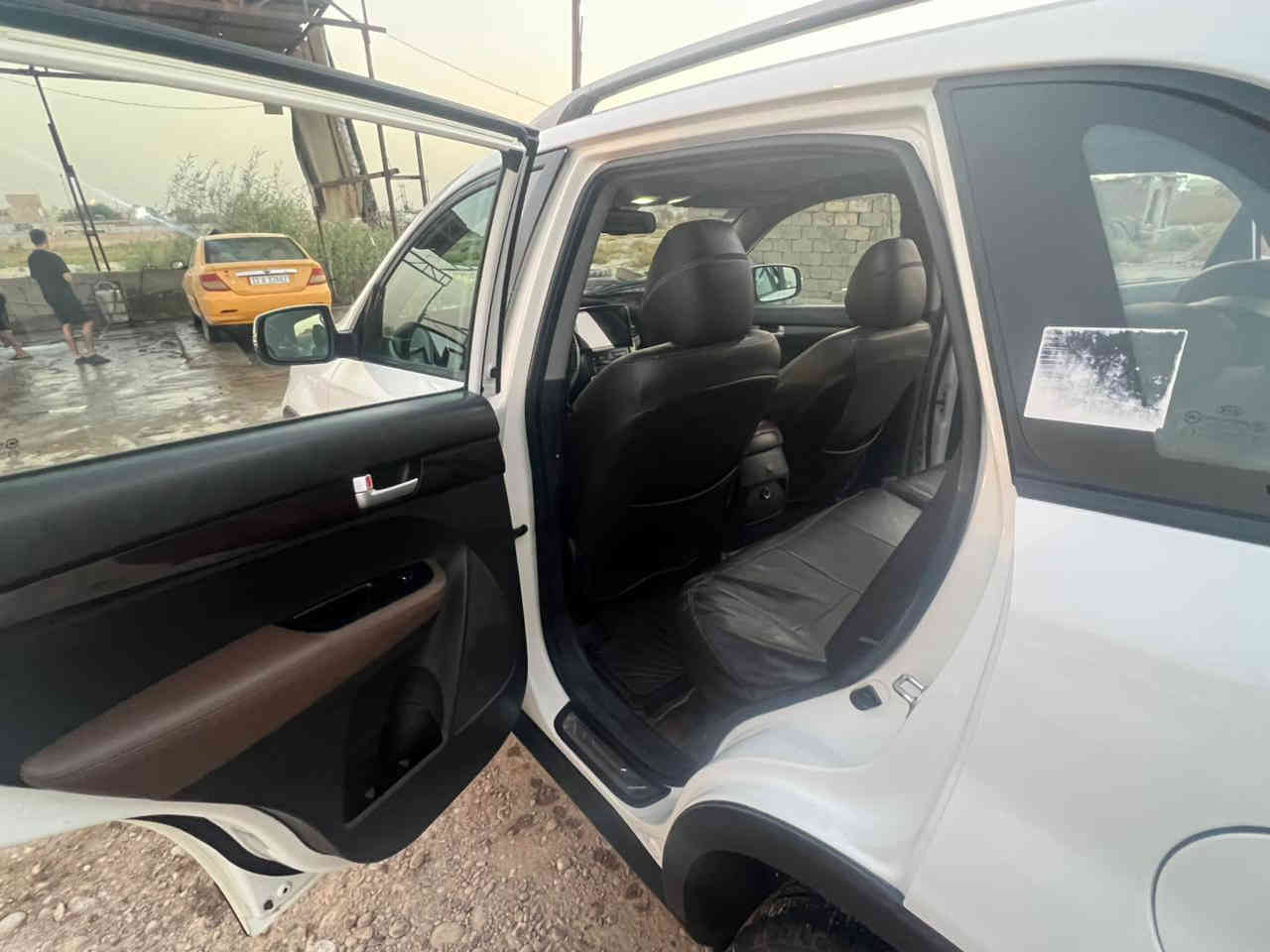 كيا سورنتو للبيع خليجي 
موديل 2012 
محرك 6سلندر 
7راكب 
3قطع تبريد
فتحه بانوراما
مرئ شفط
4*4دفع
زراك لايت 
كشنات جلد 
بيها صفحه اليسرى صبغ بدون معجون اثر بطش باقي كفاله عامه السعر 147$بيها مجال
واتساب ***********
مكاني بغداد التاجي 
***********
