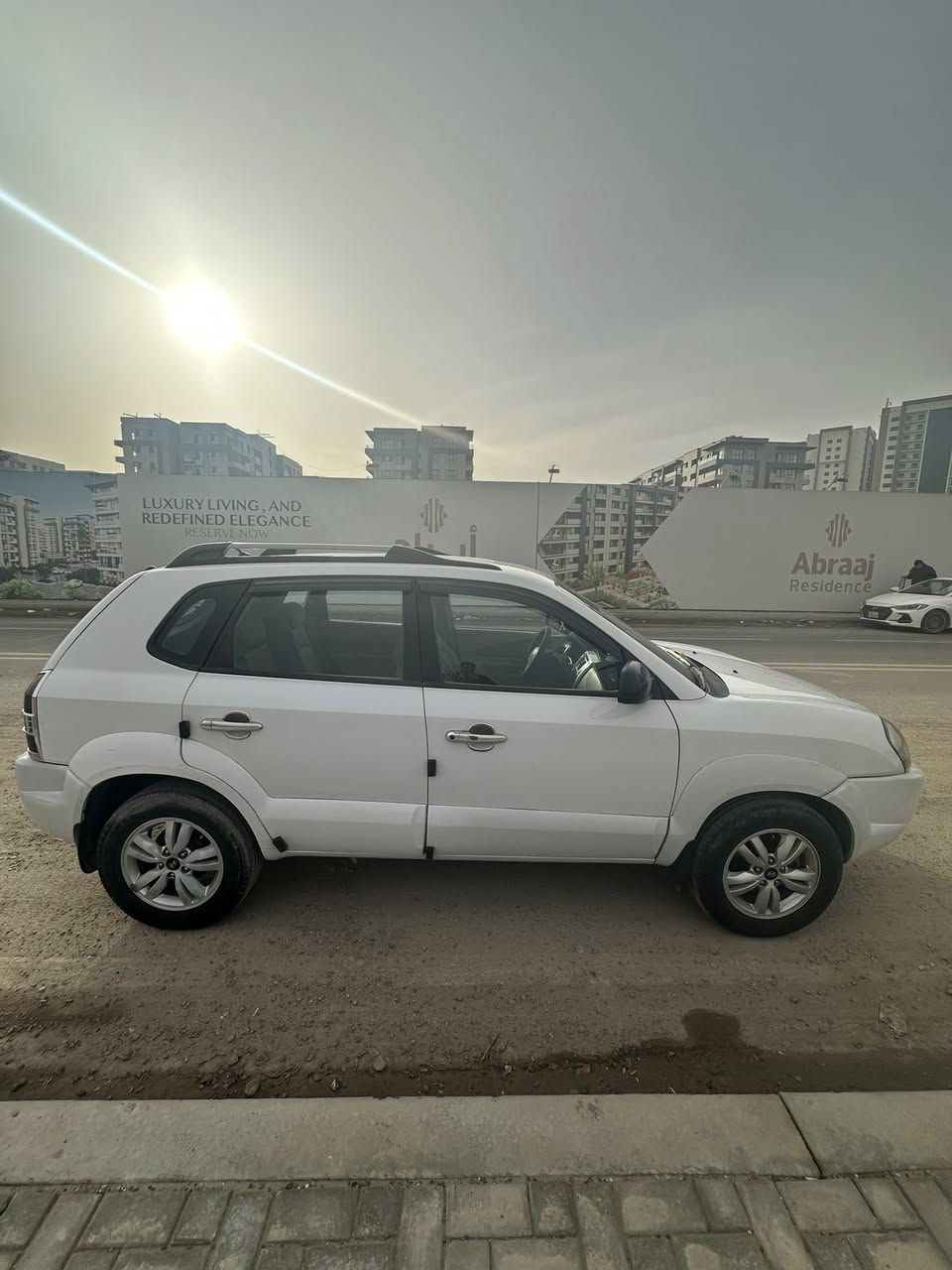 توسان 2010 وارد خليجي محرك 2000 السياره مكفوله من كل النواحي صدر مكينه كير  بس بيهه شبرين بارد بالصندوك وشبر بارد بالجاملغ الامامي الايمن ومصبوغ على كد الشبر مكاني بغداد حي الجامعه الرقم *********** 
السعر 125
