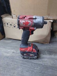 دريل ميلوكي • بطارية • شاحن أصلي