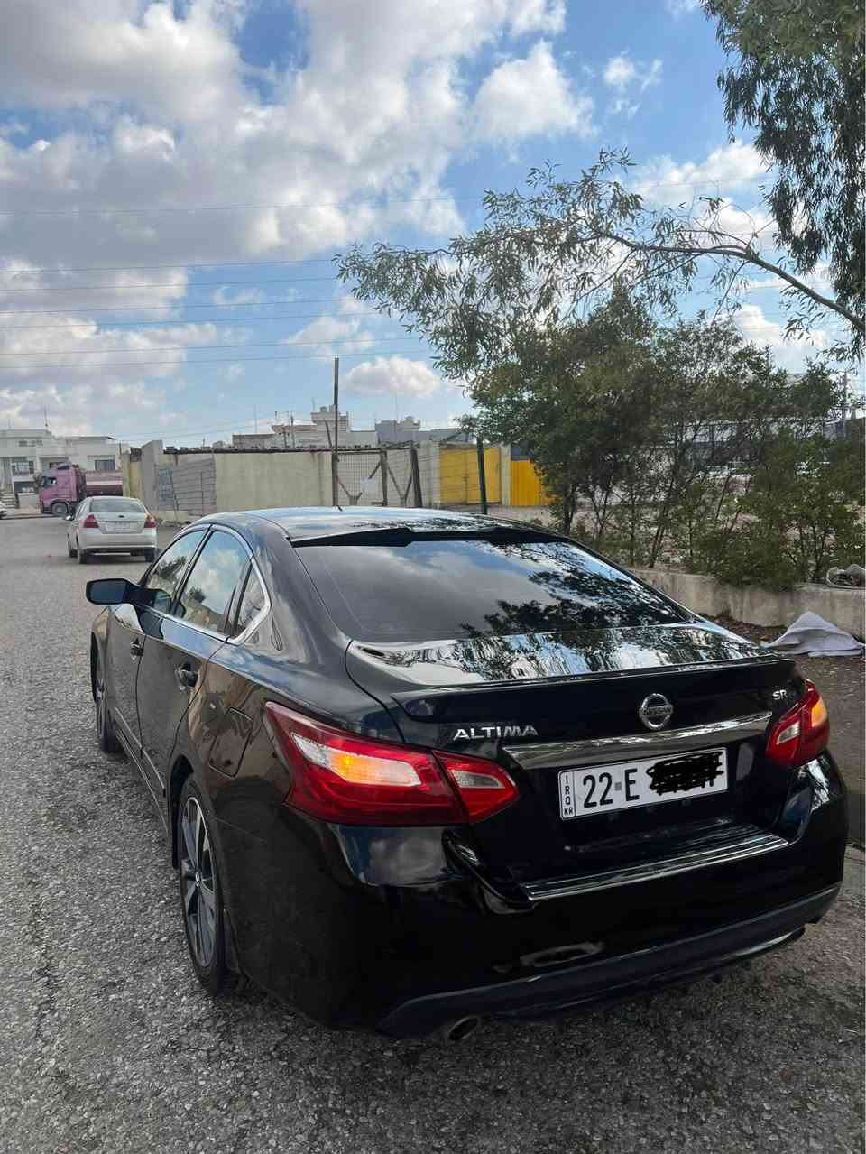 نیسان ئالتیما ٢٠١٦ مواسەفات SR سەیارەکە ٣ پارچەی بۆیاخە 
جەمپەکی خەفیفی پشتی هەیە ئێرباگی نەتەقیوە
سەیارەکە ١٠٧ مایل رۆیشتووە 
گێر و مەکینە و تەبریت بەشەرت بۆ زانیاری زیاتر پیوەدی بکەن بەو ژمارەییە *********** أربيل, العراق
