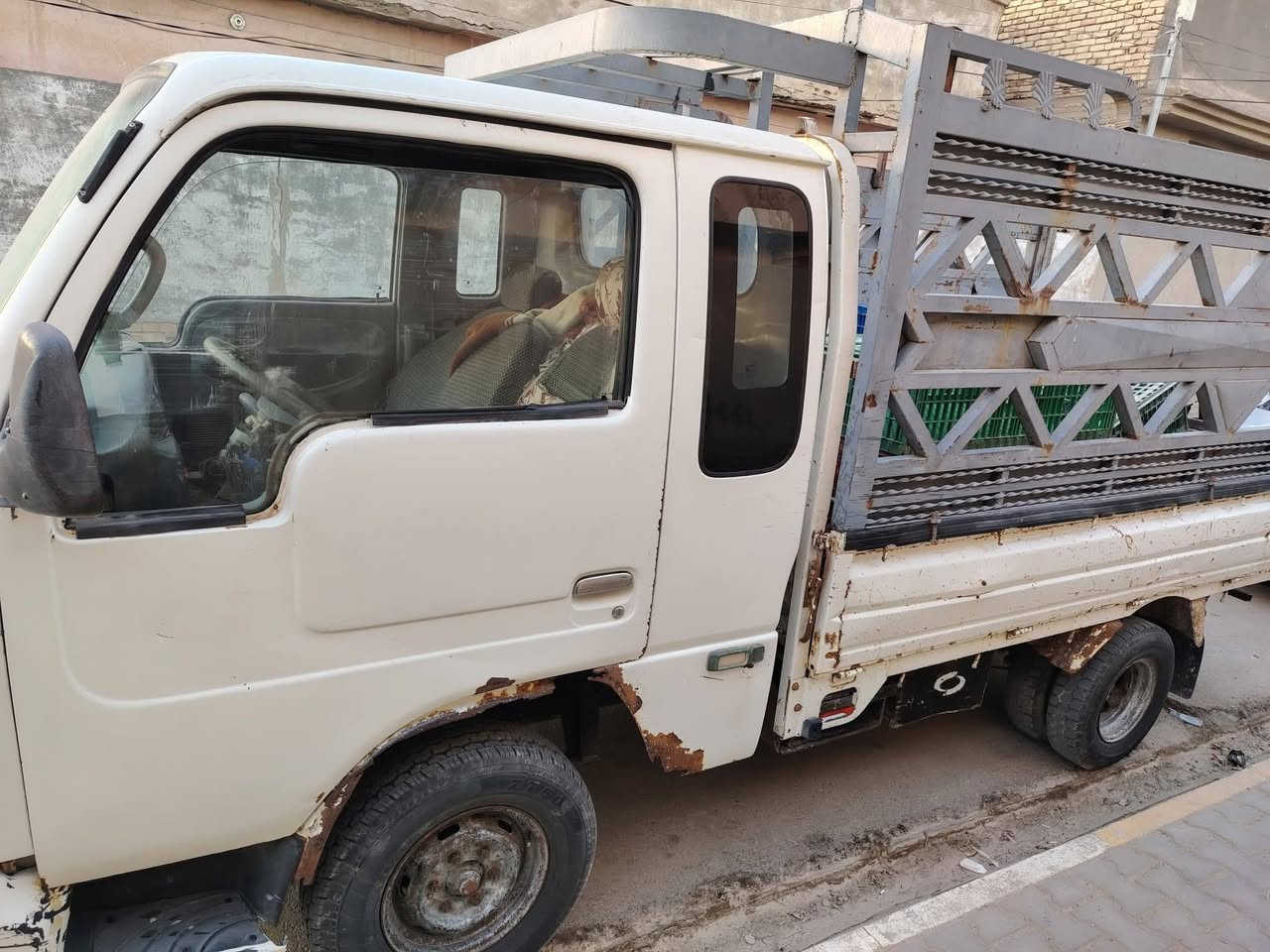 سلام عليكم من رخصة الادمن كيا سامسونك للبيع رقم مثنى بسمنه مداور ثاني يوم موديل 2000 مكينه كير باتري تايرات رقم شاصي واضح  كهربائيات دشبول كله شغال خير من الله وين ماجان جاي اطلع بيهه سنويتهه ل 29 تونه مداورينهه السياره  وهاذه كشرهه كدام عينك بيهه خياسات دوس جاملغات مكانهه بل سماوه قضاء الرميثه
السعر 32 وبيهه مجال لطيبين 
رقم الهاتف ***********
