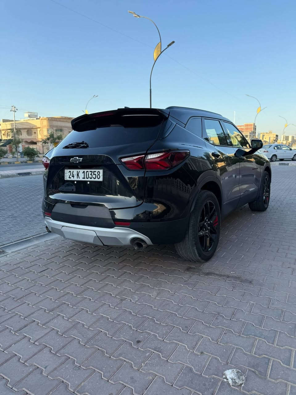 #المركبة : شيفرولية بلايزر 2LT ستة سلندر
#الرقم : دهوك الرقم الحديث ( تحويل مباشر)

#المواصفات : 

▪️السيارة : #شوفرليت #بليزر 
▪️الموديل : 2021
▪️المحرك : 3.6L (ستة سلندر) 
▪️حجم الويل : ويل كب حجم 18
▪️لايتات زينون عالي وناصي مع حاجب LED
▪️بصمات عدد 4 للابواب مع بصمة تشغيل
▪️رادار امامي مانع تصادم
▪️حساسات الأنحراف عن المسار
▪️رادار جانبي (نقاط عمياء)
▪️حساس خلفي
▪️كشنات السيارة جلد اسود
▪️تحكم فول كهرباء لكرسي السائق
▪️شاشة الدشبول حجم كبير (ايباد)
▪️تبريد قطعتين امامي وخلفي
▪️جنطة كهرباء
▪️تشغيل عن بعد
▪️كامرة خلفية دوارة اصل
▪️سايد بريك دكمة
▪️سستم صوت
▪️تحكم ستيرن جهتين بلوتوث وحاكية وكروس سرعة وتحكم صوت 
▪️نظام ABS مانع انزلاق

السعر المطلوب : 17l0 ورقة مع المجال
 
الاتصال على :


**إذا كنت صاحب هذا الإعلان وتريد حذفه لأي سبب، رجاءا أرسل رسالة إلى الدعم الفني**