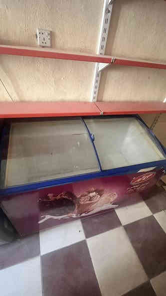 السلام عليكم ثلاجه نضيفه للبيع السعر 300قفل العنوان سومر حي المعلمين رقم الهاتف ‪ 0782 604 3882‬
