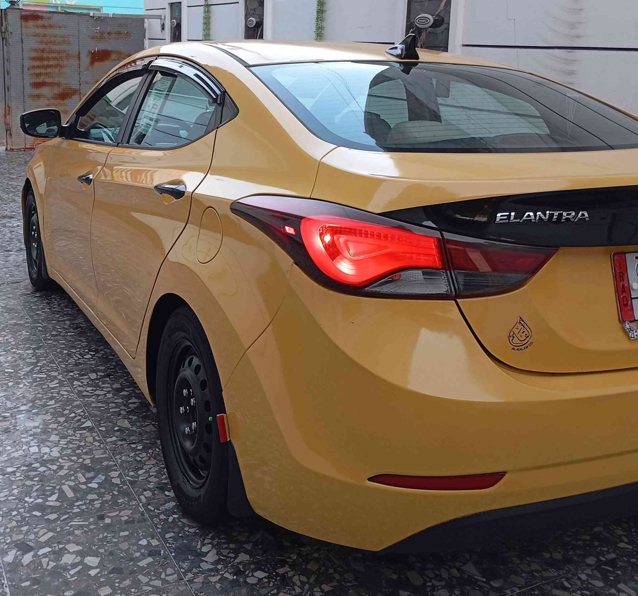 اسلام عليكم انترا وأرد امريكي موديل 14 محرك 1800دوش رقم بغداد سياره ماشيه 100تخم تاير حداديه تحكم استيرن جهتين شاشه كامره نضام يكو حاكيه سقفيه داخل لونين عسلي سياره ليبل واحد بدون دواخل بدون تبديل بدون ايرباك بيه طخه خفيفه بين الباب والجاملغ صفحت السايق مكان السياره بغداد السعررررررر....109 الهاتف ***********...
