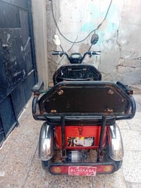 دراجه للبيع ٣تايرات باتريات ٥خمسه نمره ٣ السعر ٤٢٥وبيها مجال المكان بغ...
