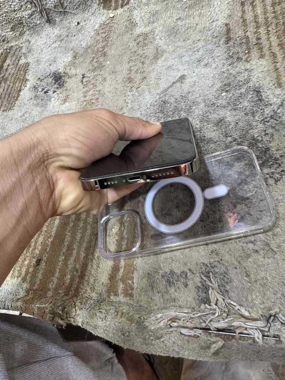 سلام عليكم 13برو ماكس   بطاريه 88 كفاله عامه ذاكره 512 نقال كلش نضيف ولا مفتوح لون شمباني  كلش حلو كارترنه ويا  سعره 700 وبي مجال بكاني البصره المطيحه مقابيل كليت الفرقدين وهاذ رقمي ***********
