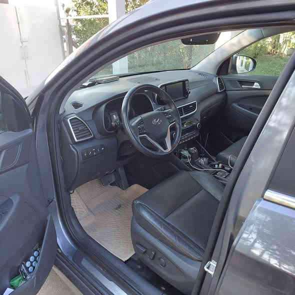 السلام عليكم اخواني
توسان مديل ٢١
السيارة فول مواصفات عدا البنوراما 
بصمة تشغيل
بصمة أبواب
٥عدسات 
٤كامرات محيطية 
رادارات محطية
رادارات بالمري الجانبية
اشاير بالمري
فأة الا جتراك اعلا المواصفات
صدوق ذكي كهرباء 
تبريد قطعتين
تدفئة كشنات 
تدفئة ستيرن
مود درايف
سايد بريك بصمة
داخل جلد
اوتو هولد
تبريد بيانوفول الكترك
مكينة ٢٤٠٠ 
اريل نفكيشن
اخوان السيارة وارد امريكي حادثها بنيد ودعامية فقط وبالنسبة للبنيد مبدل اصلي بلادي يعني بدون صبغ وكالة
فقط الدعامية الامامية صبغ
والباقي قفل وموجود سونار مع السيارة 
رقم الهاتف ***********
بغداد حي الإعلام شارع قطر الندى
