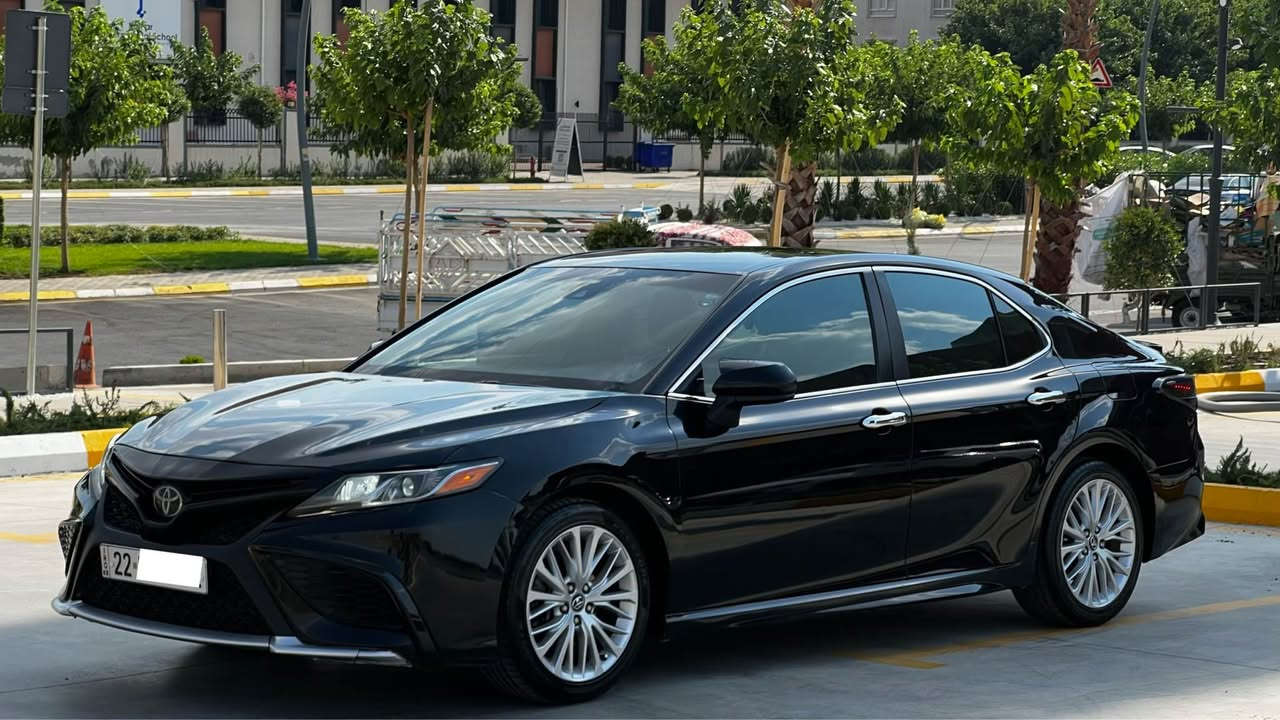 Toyota Camry SE 2018 
نمونە لە جوانی ڕەشی قەتران 
مواسەفات ئەمەریکی ٤ بستۆن 
بەگلایت لێگزز - ویلی کامری ڕوسی 
مواسەفاتی SE ( ناوڕەش کوشن جلد و کارەبا - ڕادار و خەتی جادە - گێڕ سوکان -Carplay) 
١ پارچەی بۆیاخە (بۆنیت ) 
٢ پەڵە ساردی هەیە 
١ پەڵە pdr 
١١٢ هەزار ڕۆیشتووە 
گێڕ و مەکینەی نەکراوەتەوە بەشەرت بێ عەیبە بێ مەسرەفە 
سەنەوی تا ٢٠٢٩ تازەیە 
سلێمانی ناوشار 
نرخ: ١٦٠$ و معامەلەیەکی کەم 
*********** السليمانية, العراق
