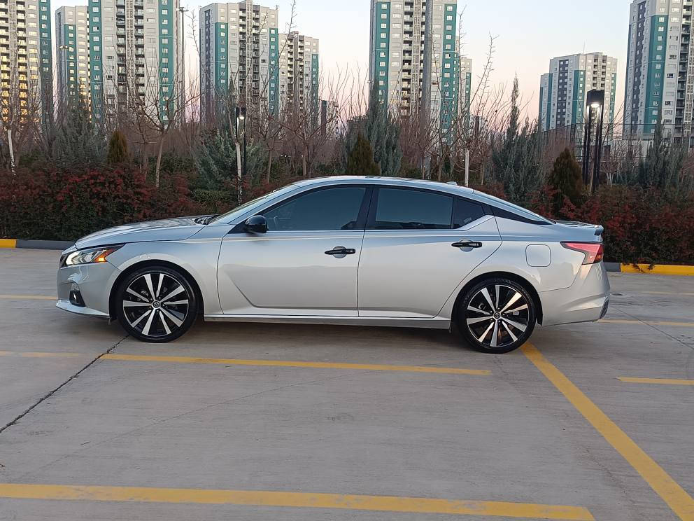 ALTIMA. 2022 SR    ***********
مواسەفاتی ئێس ئاڕ فول مواسەفات سڵایت نیە 
گێڕو مەکینەی بەشەرت برخوی بانەدراوە 
57هەزاری هەقیقی ڕۆشتوە 
گێڕ لەسوکان شاشە گەورە کامێرا بیلات سپۆڕت 
سوکان فۆلویم تەعدیل سورعە 
ڕاداری لاتەنیشت ڕاداری بێشو دوا 360پلە ڕادار
گوشن جلدی تەقەڵ سور گوشن کارەبا 
تایەو ویلی لۆکە بیلات سپۆڕتە حەجمی 19
سەنەوی و ڕەقەمی تازەیە تاکو 2029
یەک بارجە بۆیاخە تەنها بۆنید قرجیکی هەیە 
یج بارجەیەکی تری نەکراوەتەوە 
یج بارجەیەکی تری نەگۆڕاوە تەنها بۆنیدبۆیاخە
ناونیشان سلیمانی گەڕەکی ڕاپەڕین 
*********** السليمانية, العراق
