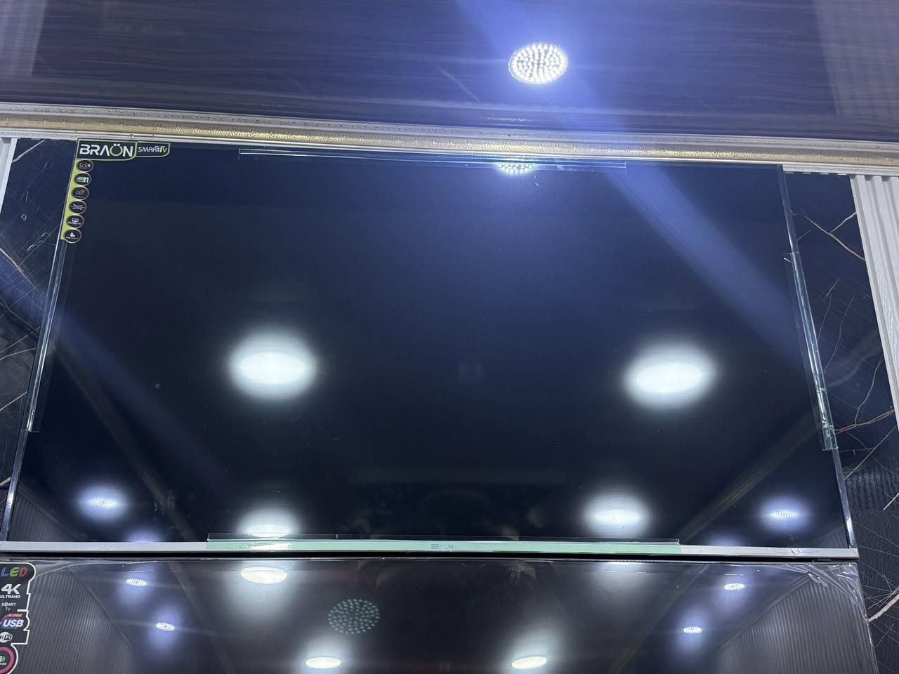 شاشتين ماركه ( براون سمارت ) 
الحجم 75 بوصه للبيع  
السعر المطلوب ٥٠٠ الف للشاشة 
للاستفسار الاتصال على :
***********
