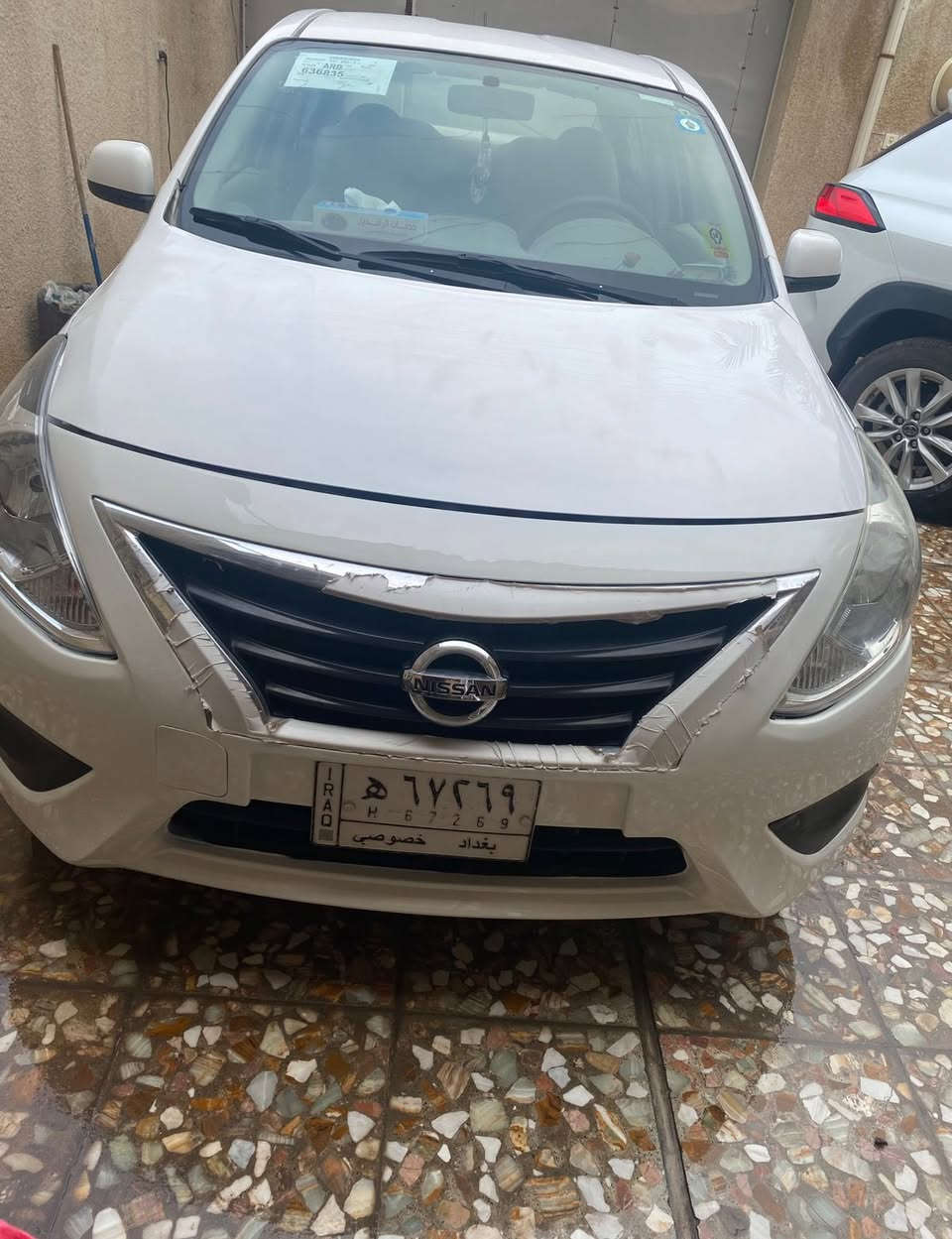نيسان سني موديل 2020
ابيض اللون بغداد بأسمي 
سيارة كير ومحرك تبريد 
مكفول 
بيها بيها الجاملغ الامامي عكس السائق تبديل 
صدر بحالة جيدة 
تخم تاير جديد 
ادامة منظومة البانزين كاملة 
السعر 118$وبيها مجال كلش قليل 
حك الجية غير متواجد ع الفيس 
رقم الهاتف:***********
عنوان الكاظمية  جكوك
