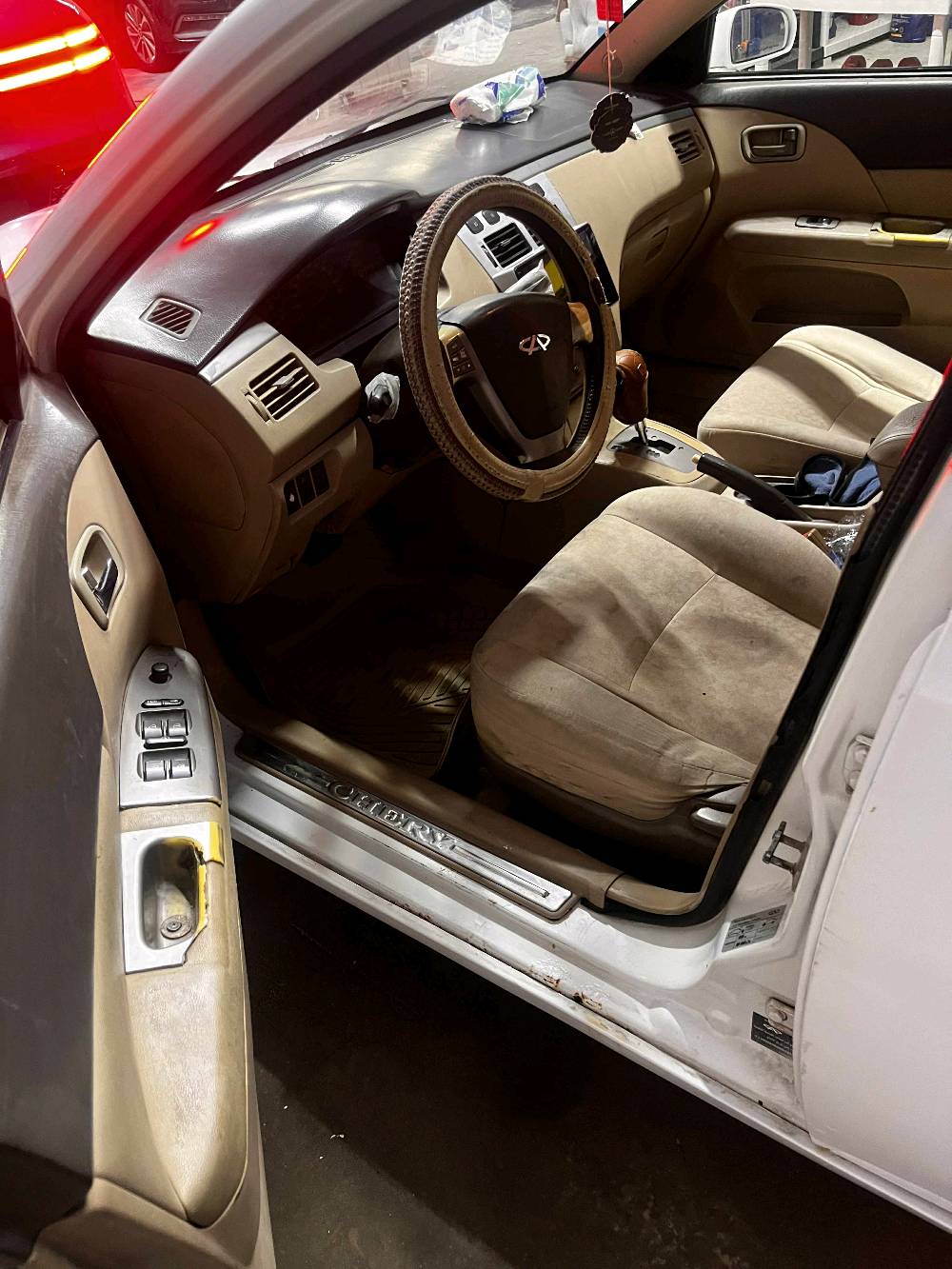 شيري A520 2013 
كير ومكينه بلاديات تبريد امامي خلفي حساس كامره مري كهراباءتحكم ستيرن اربع جام كهرباء حدايه تعبانه
ستوني مبدل جبن تايمن كايس واشر قبق رولات قوايش وبلكات وبخاخات
مكاني نجف
السياره بدون حادث بيها صبغ تصليح خياسات وبيها خياسات تحتاج تصليح