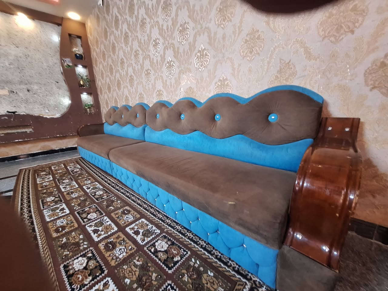 سلام عليكم اغراض لبيع مستخدم نضيف تخم ديوان ٣ قطع ويا قطعه اضافيه ام ٣ نفرات نفس شكل ب٢٠٠
اوفن ب٥٠ معصارة ب٤٠ سنك مغسله ب٥٠ بي مجال قليل تواصل *********** واتساب متواجد
