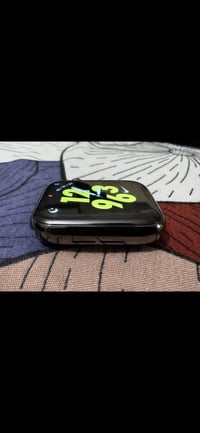 ساعة ابل • جيل 6 • لون لامع