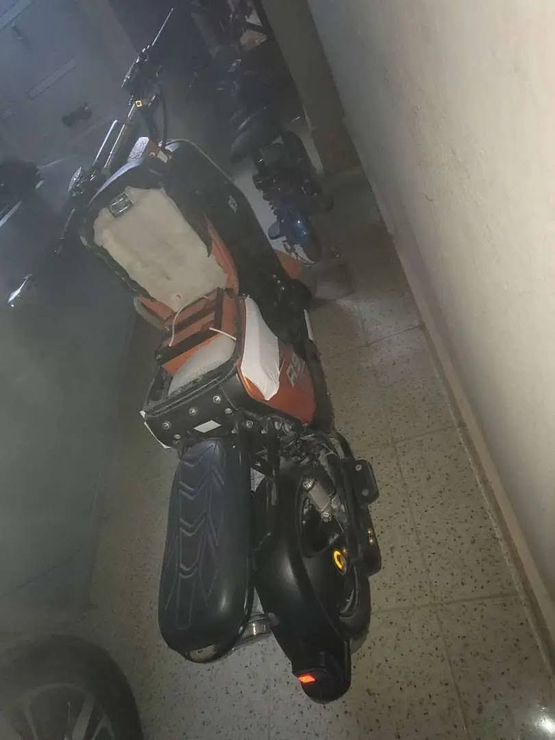 اكتب السلام عليكم دراجه شحن نوع R9 موديل 2024 بعدها جديده مامتعوبه بطاريات جدد كبار بعدهن بالضمان بدلتهن جدد تايرات جدد نظام بارك اربع سرع تمشي 99زنون عالي ناصي رقم *********** موجود وتساب عنوان ديالى بعقوبة سعرر 400
