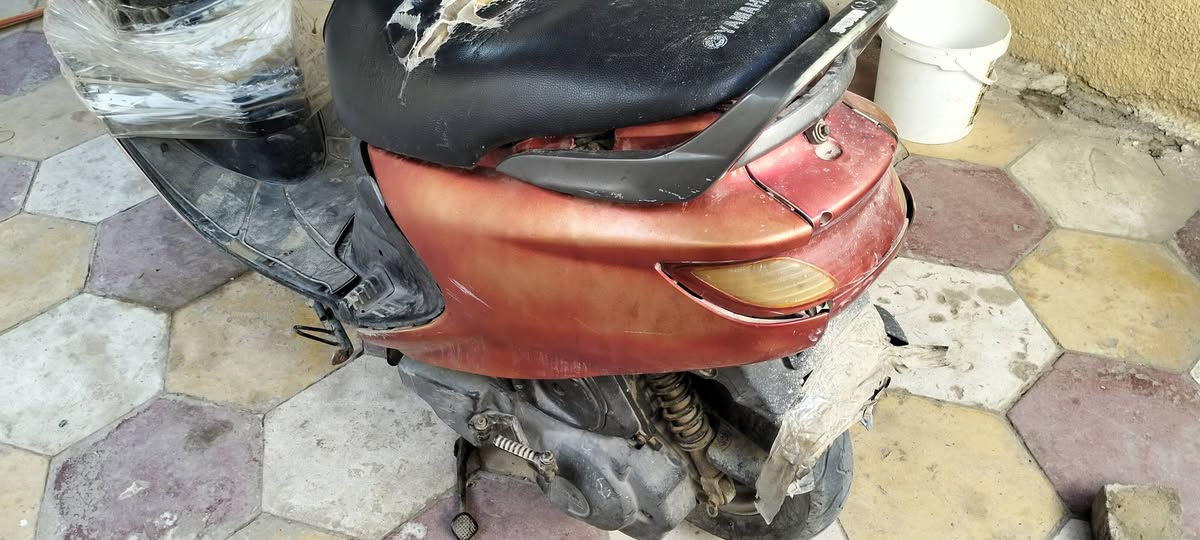 سلام عليكم دراجه للبيع مكاني ديوانيه حي الفرات
دراجه كامله تشتغل سلف وهندر كهربائيات جاهزه اخذتها حاويه ب750 الف 

فقط بيها چبنه والكفر بي اضرار 

رقمي *********** سعرها 425 قفلها من الاخير
