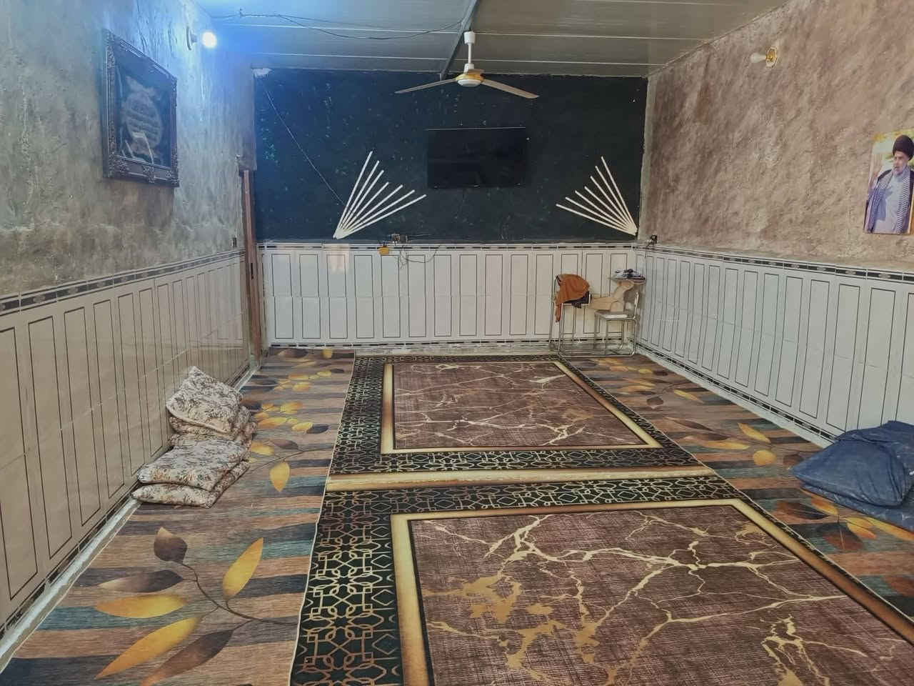 توكلنا على الله
منزل مساحه 500متر بناء 200متر سقف سندويتش الدار تتكون من 3غرف نوم 4*5 وصالة مشتركه وستقبال 5*8ومطبخ 4*5 وحديقة أمامية موقع على شارع عرضه الشارع15متر فرع مستقل والشراي يتصل على الرقم ***********
