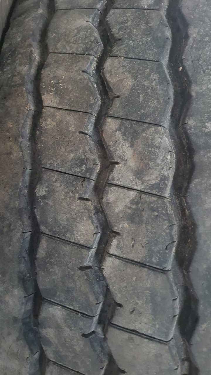 للبيع

✅ تايرات مقاس 24

✅ العدد 8 مع ويالاتهن

✅ الماركة برجستون ياباني أصلي

✅ مع برماخ هواء

✅ أفلنجة عدد 4

✅ أطواق عدد 4

الحالة جيدة جداً،

السعر مناسب وقابل للتفاوض.

📞 للجادين فقط

التواصل ***********/***********
