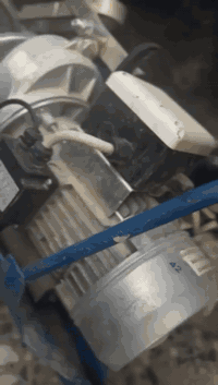 السلام عليكم
ونج ايطالي اصلي يرفع نص طن 500 كيلو مشتغل بي طابق واحد للبيع كامل هوة والعرباين اثنين والسكله كامل. سعرة قفل 900
مكانة بغداد الجديدة.  ***********
