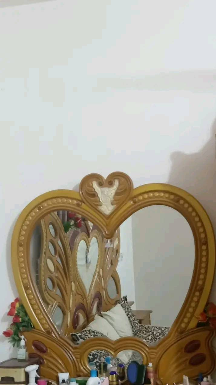 غرف نوم للبيع نظيف كلش حلوه 
80% نظيف جدا مستعجل عليه 
عرض كلش مناسب الي يأخذها 
من نصيبه شايف كل خير 
*********** عنوان السدة الهندية
