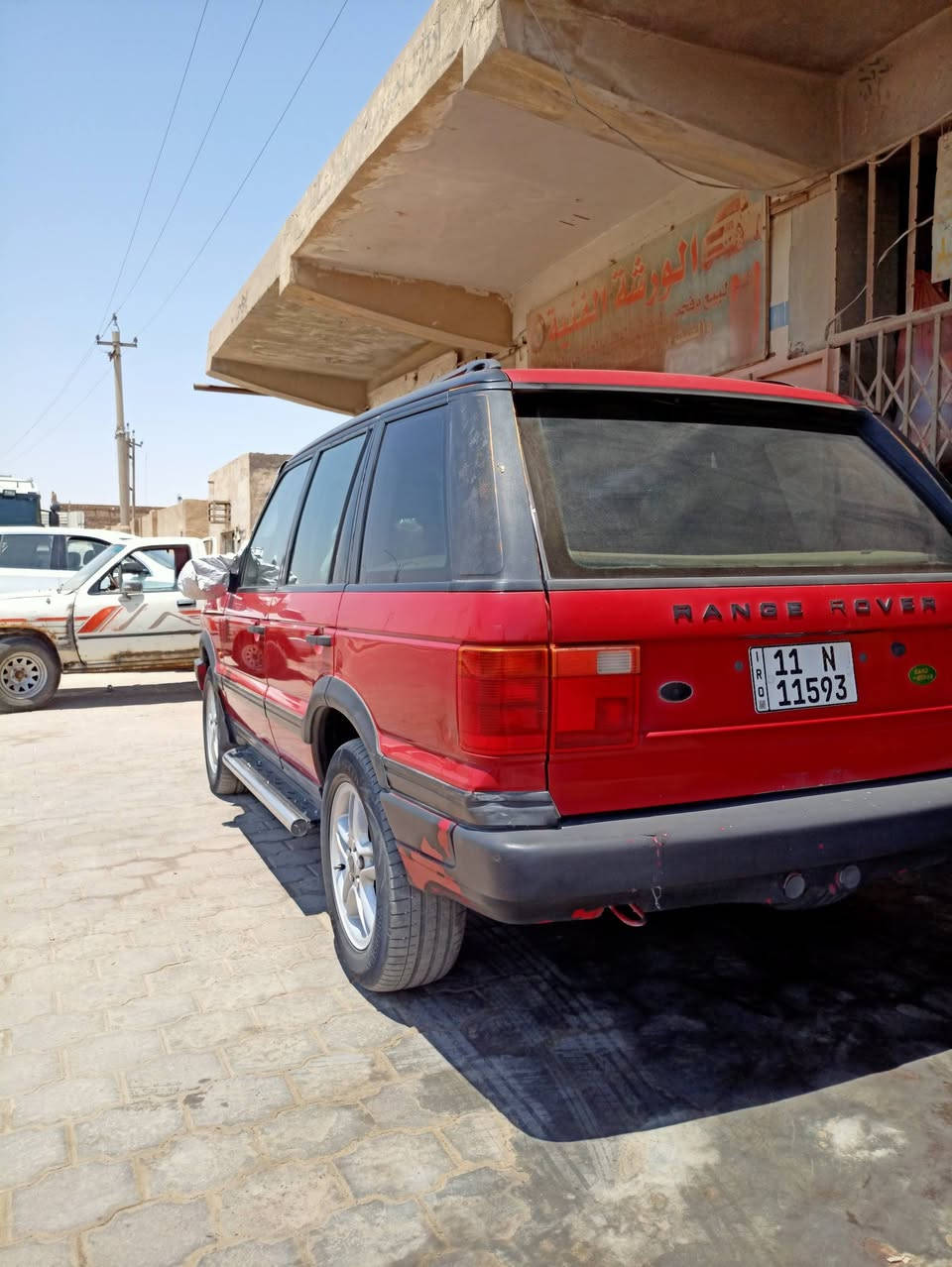 السلام عليكم 
من رخصة الادمن 
رانج روفر موديل 97 
مكينه 6400 بلادي 
تبريد وي السويج 
سياره تحفه متعوب عليها والصور تشهد وبالحقيقه احلى
رقم بغداد باسمنا
مكان السيارة العماره
السعر 90$
رقم صاحب السيارة 
***********
