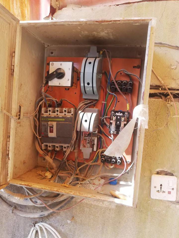 شغل نظيف يفرق من أول نظرة ⚡
إعادة ترتيب لوحة كهرباء بطريقة فنية وآمنة
تنظيم الأسلاك، تثبيت القطع، وتقليل الأعطال
للاستفسار 
احمد ***********
