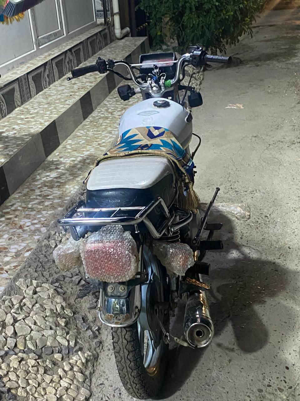 اسلام عليكم سافن للبيع دراجه نضيفه موديل 2023 مكان بابل محاويل سعر 550.000تصال ع رقم***********
