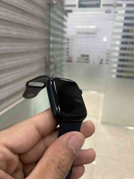 ساعه ابل ووج جيل 7  (Apple Watches ⌚️ series 7
 حجم 45 mm
 البطارية 85‎%‎ 
 مع كامل المرفقات كارتون وشاحنه وسير اصليات كلهم ،  الساعة اني مستخدمها من اشتريها لسه مامفتوحة ولا بيها اي شي سليمة من كلشي 
سعرها 225 وبيها مجال  
عندي توصيل الكل المحافظات 
*********** للتواصل
