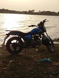 دراجه للبيع  كي واي سي لايت صناعة ايطاليه محرك ١٢٥سي سي ما مفتوح بيها ...