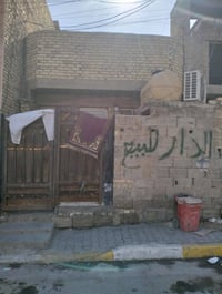 دار للبيع • ١٠٠م • خدمات مسقط