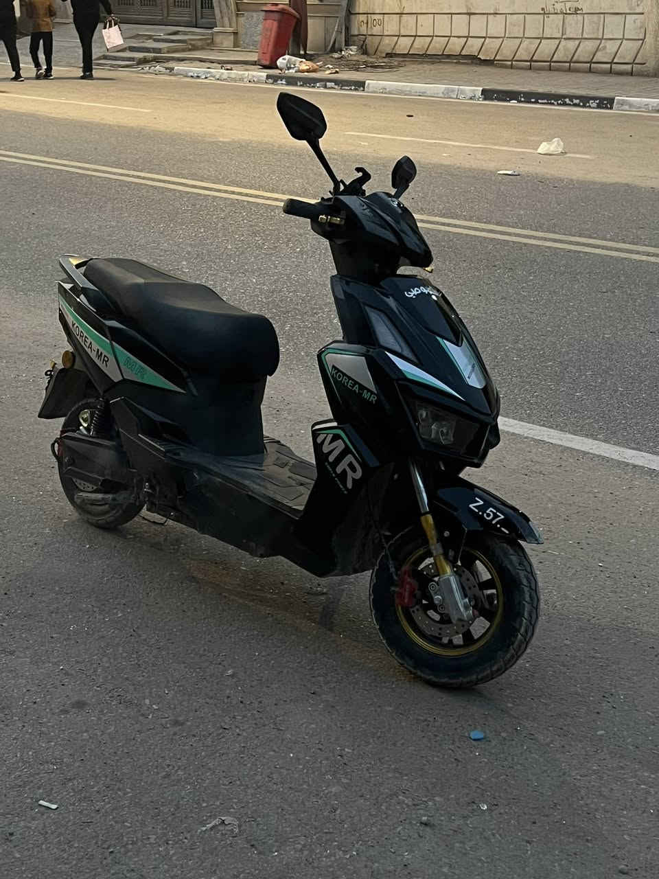 السلام عليكم دراجه سكنس شحن للبيع 6 بطاريات مبدلهن قبل 4 اشهر جاية من شركة البطارية الوحده 32 امبير شديت 33 امبير عليها عقل جبير
 تاير خلفي مبدل جديد 
صينيه ( فلنجه ) مبدل جديد 
دسك خلفي مبدل جديد 
سكليتر مبدل جديد سرعتها بالبرنامج 65 كيلومتر (حسب الوزن )
بيها الجوزه مال السويج ما تشتغل 
اشغل من كارت الدخول  
ينفتح صندوك ماعلي شي صندوك شاد جك سلايت  دبل اشاره 
4 نمر لايت 
4 عدسات ثلجي 
اصطاب خلفي 
هورن 
نظام بك رجوع 
كهربائياتها  انا مشتغلهن قالع الفيش وموصل مباشر بالشرنك ( يعني انسى العطل اغسل براحتك ) 

السعر 650الف بيها مجال حك الجية

مكاني البصرة ابي الخصيب 
للتوصل واتساب فقط ***********
