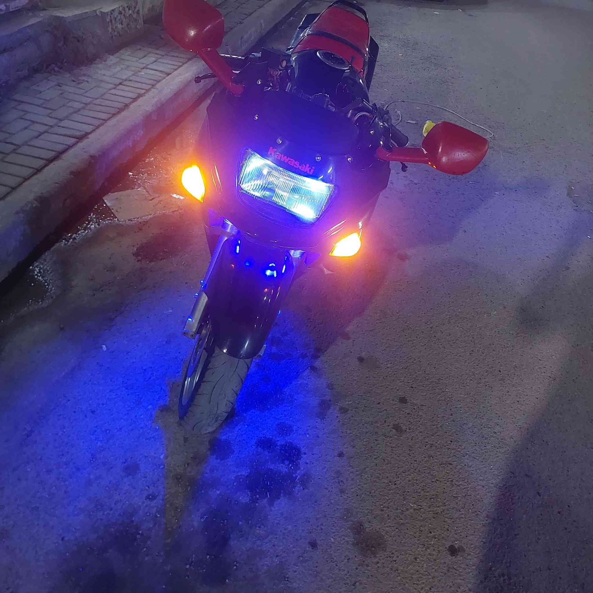 سلام عليكم دراجه كاوسكي مكينه 600c للبيع دراجه مثل ما شفتها بصور 
بيها مشكله زغيرة صوت خفيف بل مكينه ودراجه نشطه وين ما يجبك تطلع بيها اطلع  
مكان الدراجه بغداد 
الشراي يتصل وان شالله ما قصر وياة بسعر
رقم الهاتف :***********
