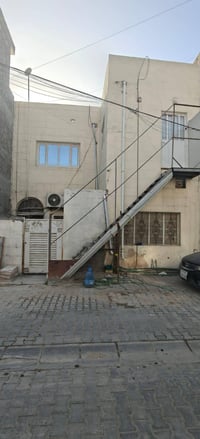 # للبيع/ دار مساحه 97 واجه 7 ونص عكاده بقيمت ارض يحتوي على ثلاثة غرف ن...