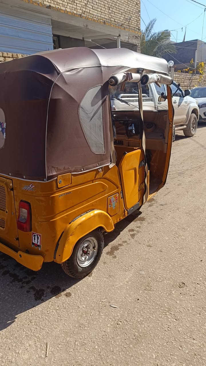 سلام عليكم
تكتك للبيع 
موديل 21
تكتك خير من الله ما عايزه ربع 
كبل ليشارع  
تعال وشوف بعينك 6مليون وبيه مجال 
***********
