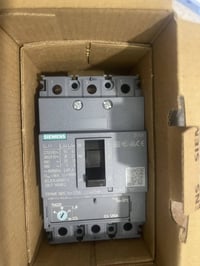 قاطع سمنس • ١٢٥ أمبير • جديد بالكرتون