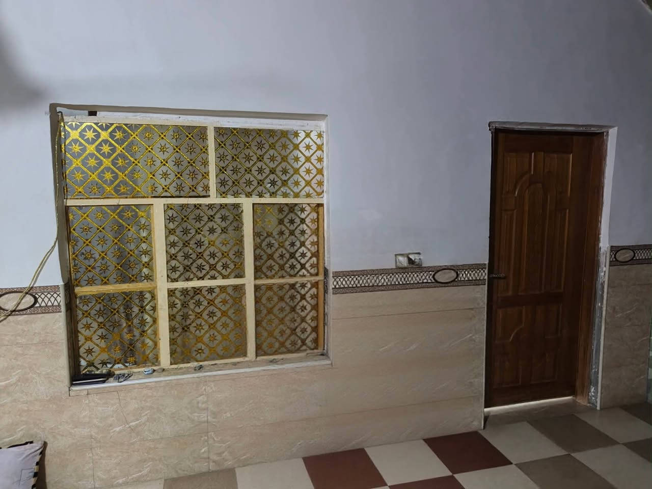 سلام عليكم 

بيت للبيع بصوب الخسف 

شارع الأمام علي ع 

المساحه 120م
للأستفسار على الرقم الأدنى ***********
