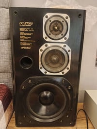 عندي هذني السماعات ولجهاز مالتهن للبيع سماعات واضحات وصوت نقي كلش حلو ...