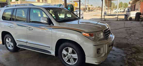 السلام عليكم شباب لاند كروز موديل 15 سياره بريم فول 2 بصمه  سياره برغي ما مفتوح بيها عل وضع الشركه شرط نضيفه  رقم دوالي بغداد تحويل ثاني يوم سعر 430
سياره مال بيت ***********
مكاني ديوانيه
