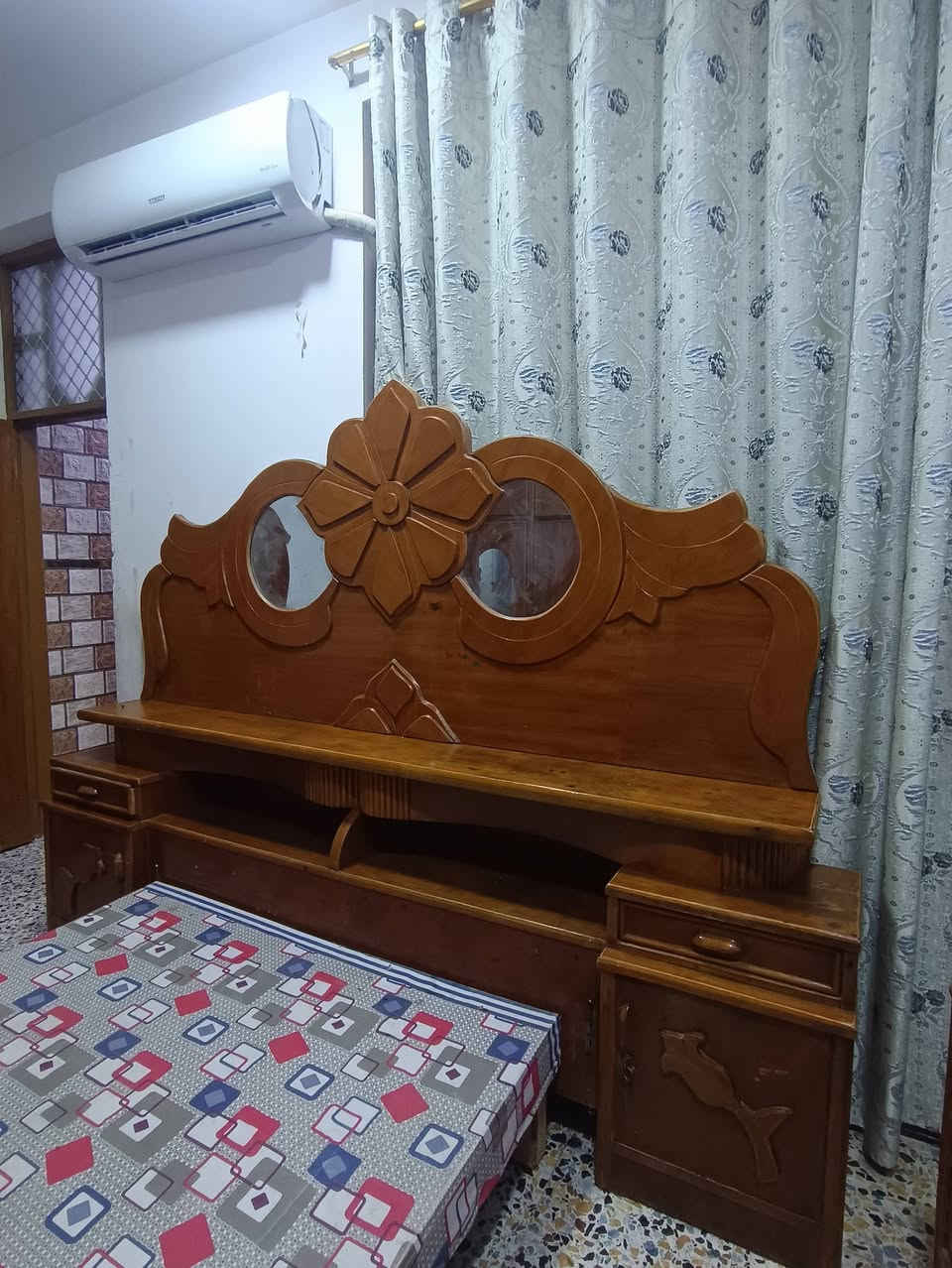 غرفه تسكام صاج داخل خارج السعر650مكانها حله شارع 80الشراي يتصل ***********
