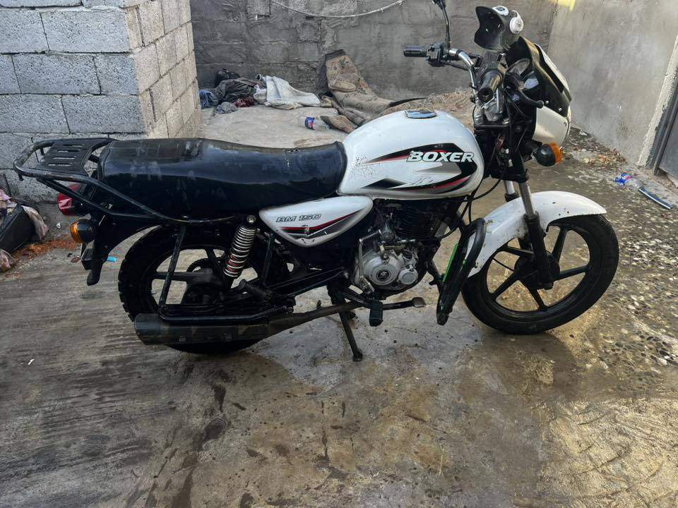 دراجة بوكسر مرقمة باسمي تحويل ثاني يوم مشروع وطني موديل 2023الدراجة بيها نواقص بسيطة السعر 1700 قفل مكاني رئاسة المعلمين المشتل  ***********
