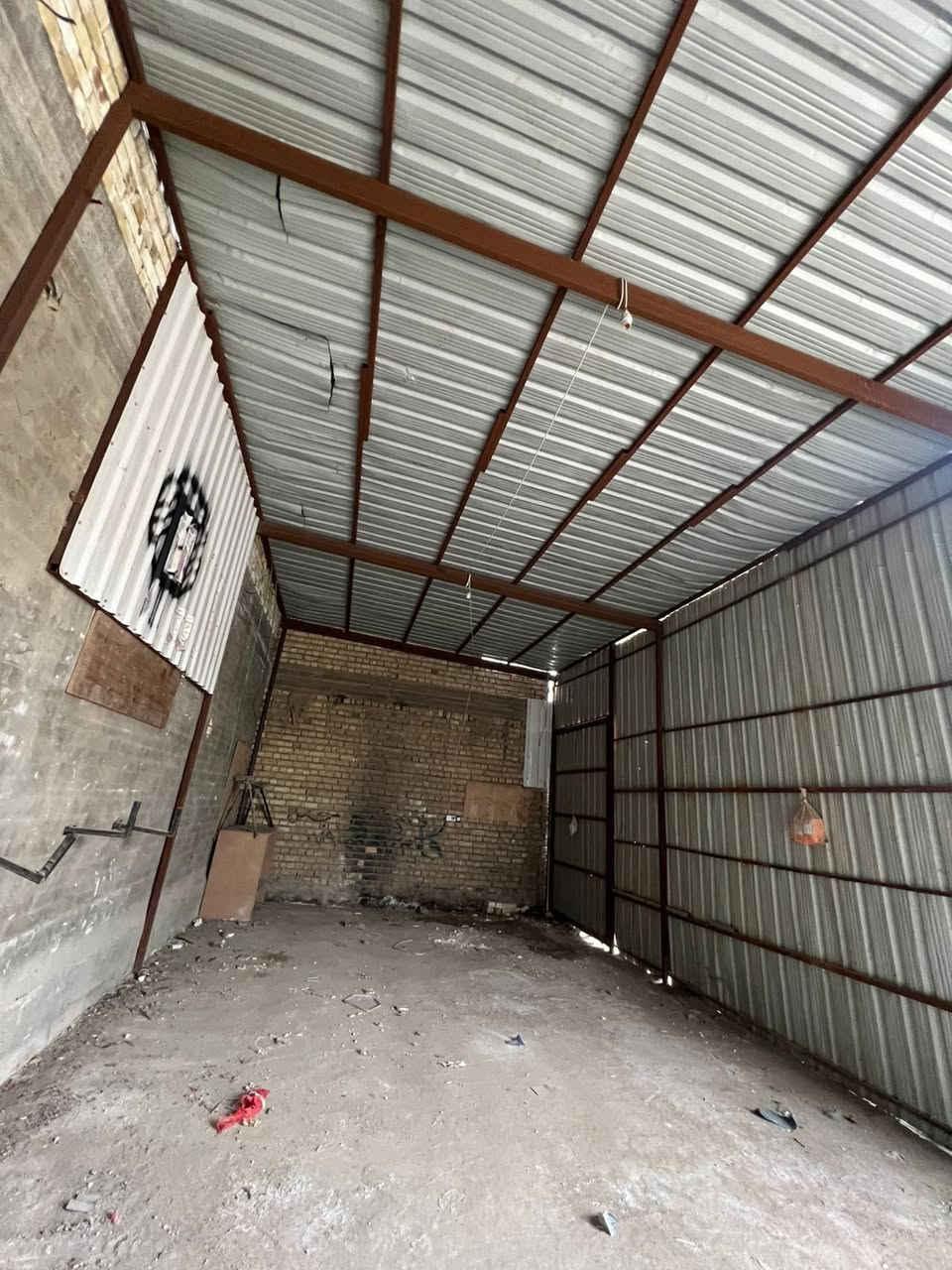 السلام عليكم
محزن يحتوي ع حديد مع كيربي
الموقع بغداد الصليخ
السعر :بلي يرضي الله قيمه واخذه 

***********
