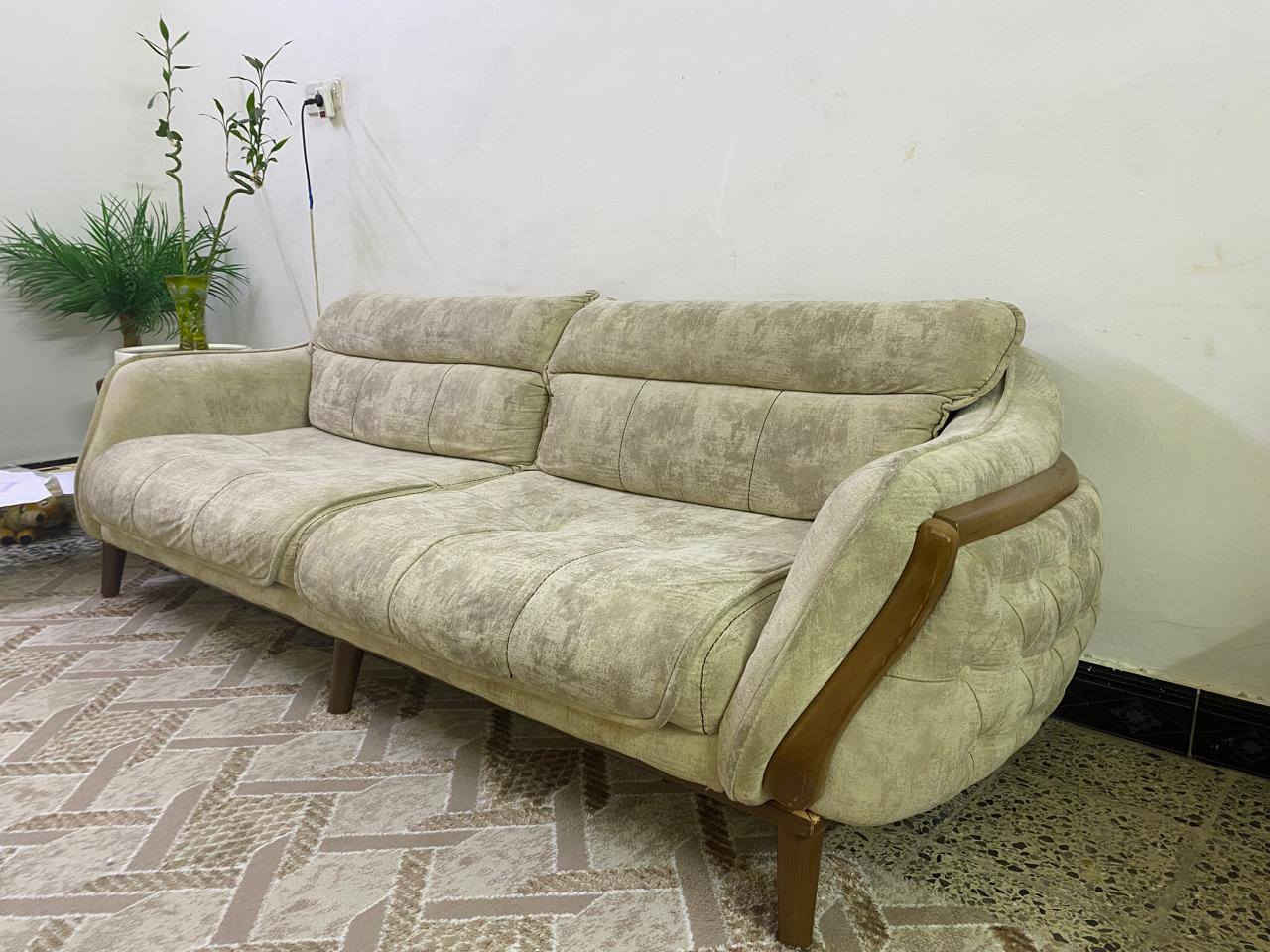 السلام عليكم تخم تركي ١٠ مقاعد للبيع 
✨ نظام سرير ✨ هيكل فريم خشب ✨
نظافة 90 % بيه ضرر بسيط بالقماش مال مقعد قنفة وحدة فقط
السعر : ٥٠٠ الف وبيه مجال بسيط
المكان : بغداد  - الغزالية


**إذا كنت صاحب هذا الإعلان وتريد حذفه لأي سبب، رجاءا أرسل رسالة إلى الدعم الفني**