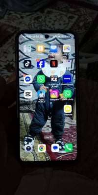 x7b • نضيف • شاشة مكسورة